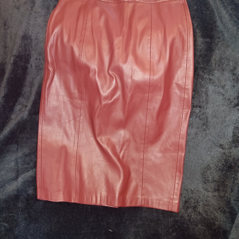 Elegant Red Leather Pencil Skirt